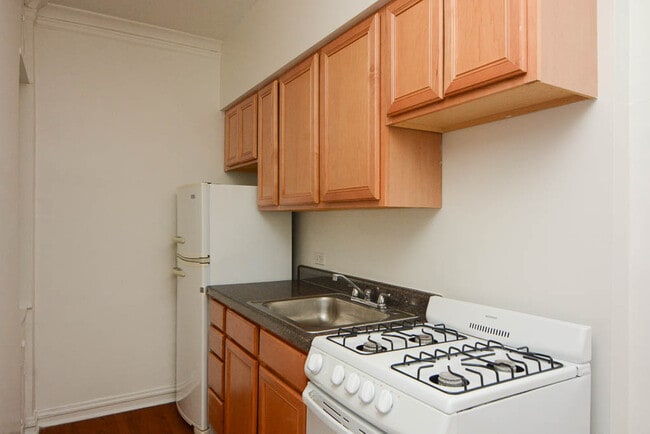 Building Photo - 4641 N Paulina St