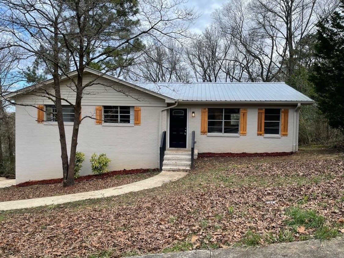 Primary Photo - Charming 4-Bed, 2-Bath Home in Birmingham'...