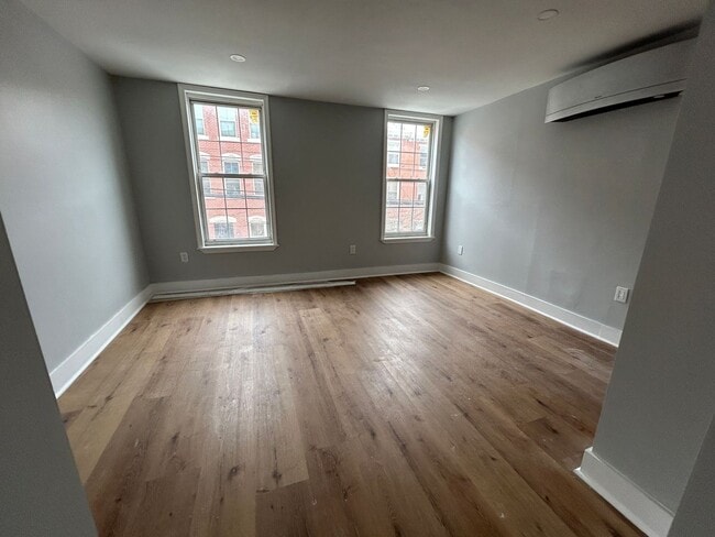 Building Photo - 430 Dickinson St