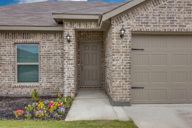 Building Photo - 2629 Streamside Dr