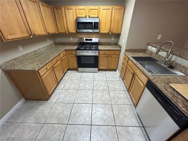 Foto del edificio - 907 Majestic Oak St