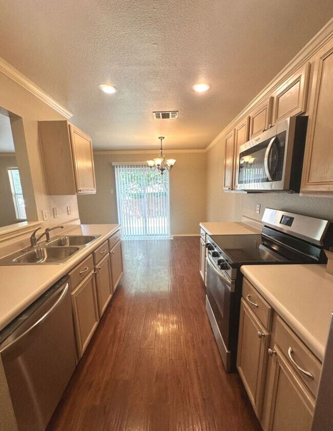 Foto del edificio - 3 BD/2.5 BA AVAILABLE IN GATED COMMUNITY I...