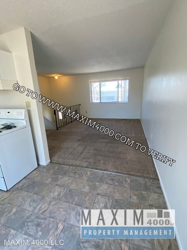 Foto del edificio - 4 br, 2 bath House - 494 1/2 ANJOU DRIVE