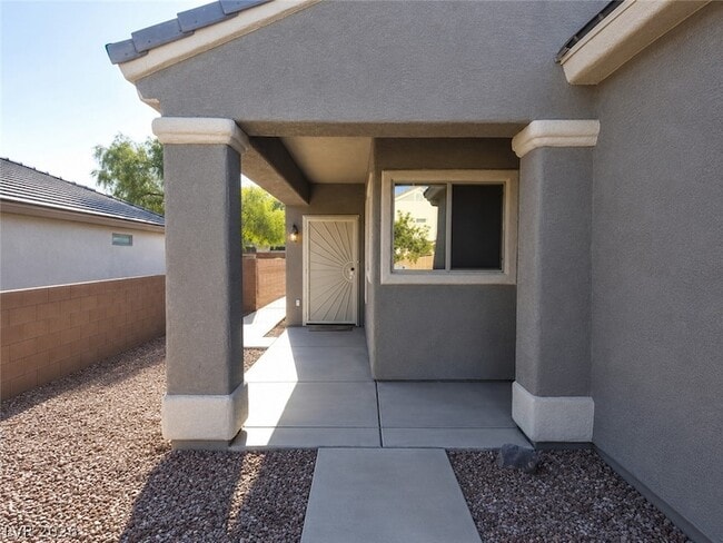 Building Photo - 1872 High Mesa Dr