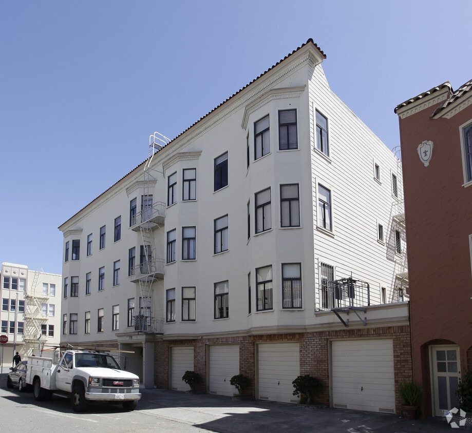 Building Photo - 201 Mallorca Way