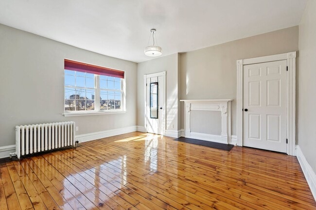 Building Photo - Beautiful 4 Bedroom House In Troy Hill.  Available May 10th.