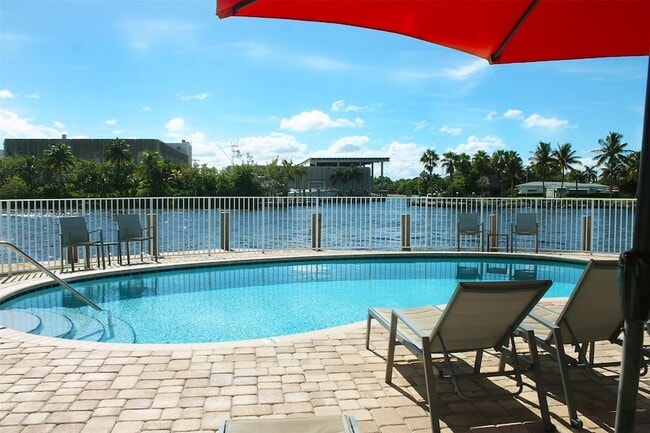 Photo - 1705 N Riverside Dr Apartment