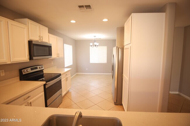 Building Photo - 1744 Maddison Cir