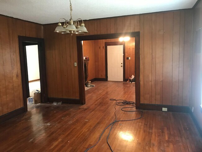 Building Photo - 115 N Van Gilder St