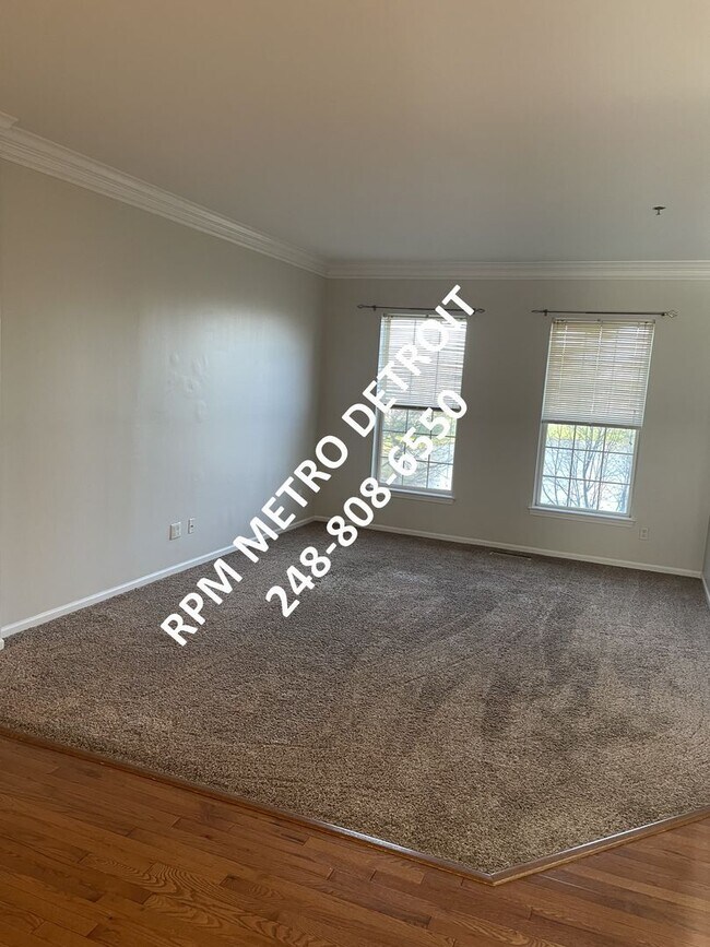 Foto del edificio - MOVE IN READY STERLING HEIGHTS CONDO