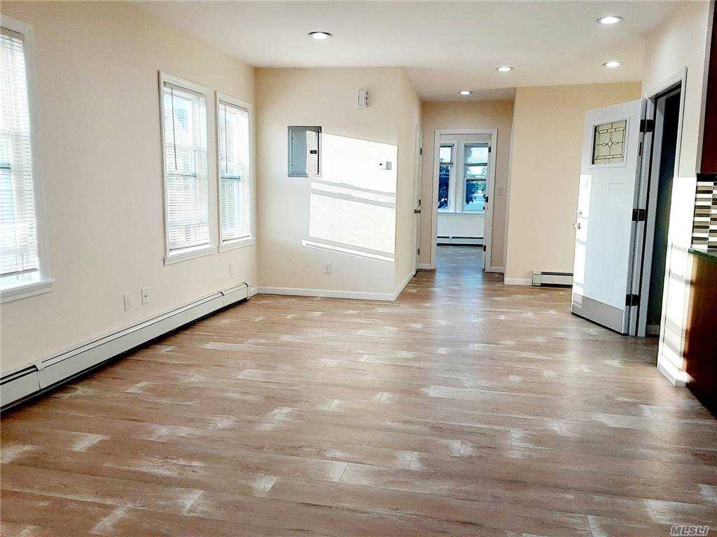 Foto principal - 42 E Hawthorne Ave