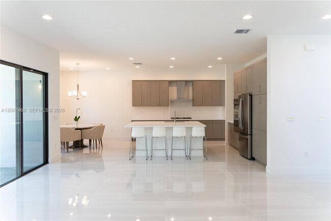 Foto del edificio - 8151 Laurel Falls Dr