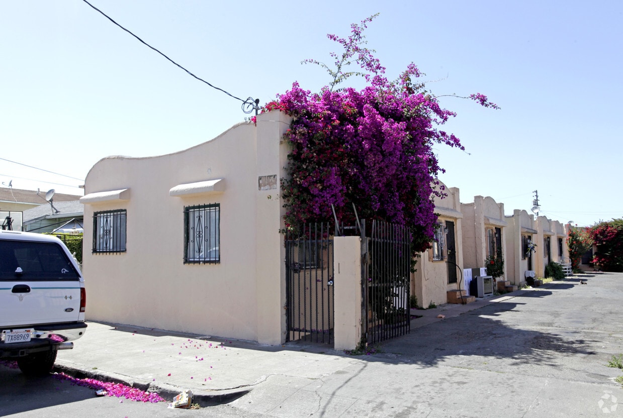 Primary Photo - 1347-1355 95th Ave