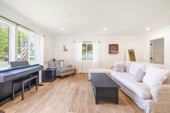 Building Photo - 2 br, 1 bath House - 414 West Linden Avenue #