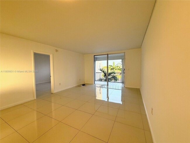 Building Photo - 2859 Leonard Dr