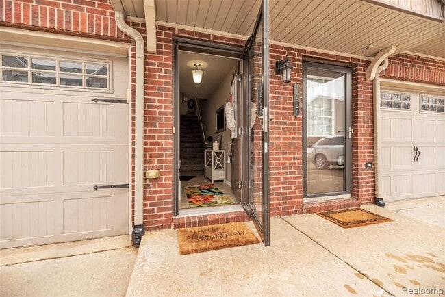 Building Photo - 2205 Knotty Pine Tr
