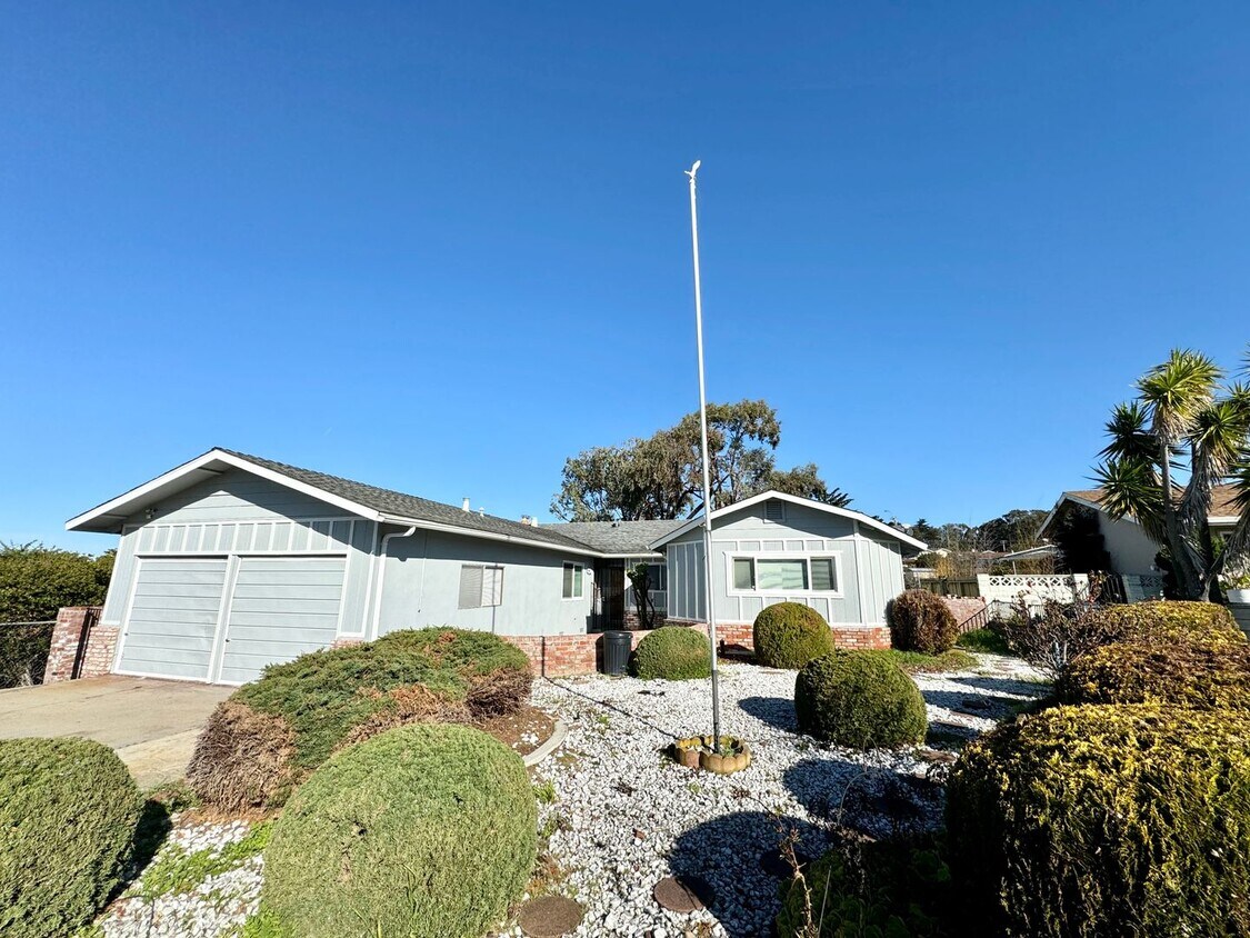Foto principal - Newly Renovated Home Located in Seaside!