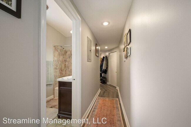 Building Photo - 2 br, 1 bath House - 207 R St NW #7