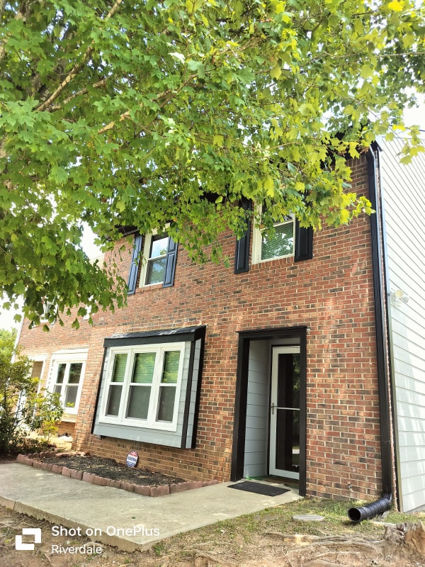 Building Photo - 1 Woodlake Dr