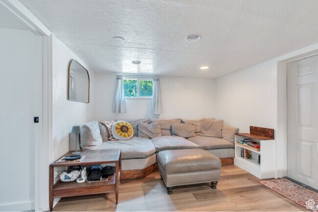 Foto del edificio - 555 800 E