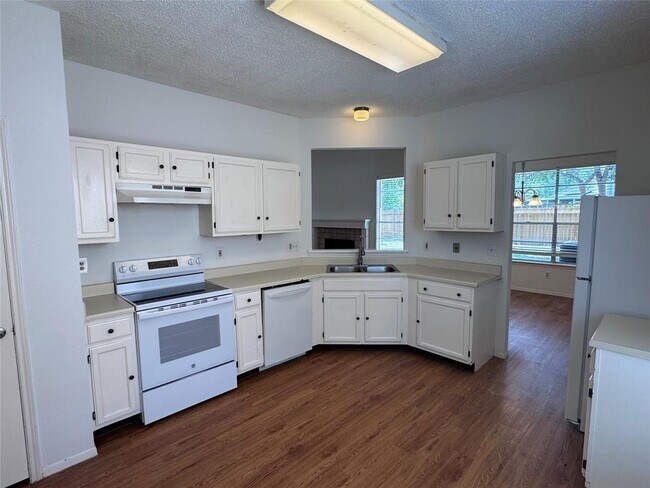 Building Photo - 3131 Georgia Pine Dr