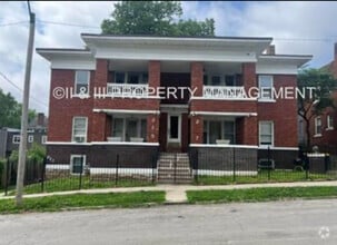 Building Photo - 215 W 37th St