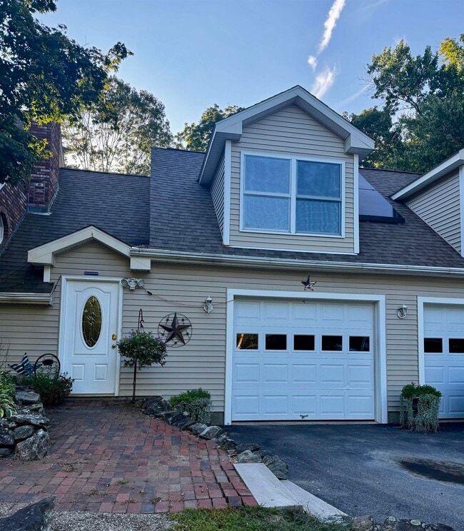 Building Photo - 13 Blunt Dr