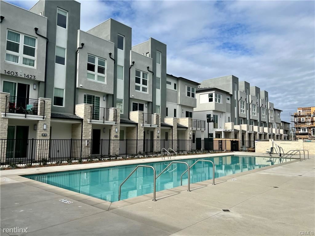 Primary Photo - 3 br, 3.5 bath Condo - 1718 W Bushell St
