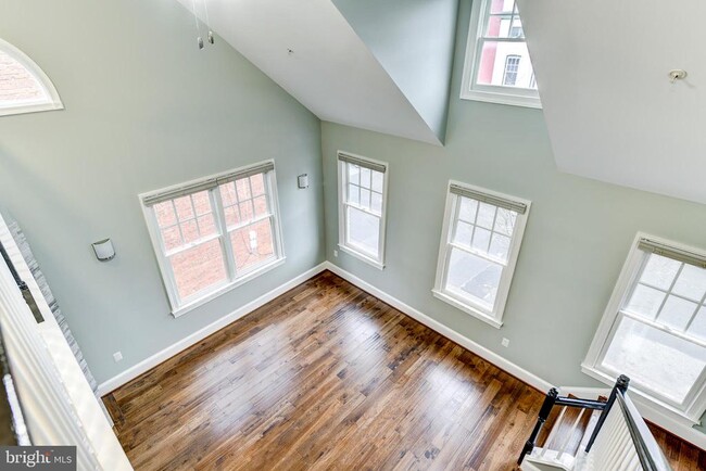 Foto del edificio - 218 Morgan St NW