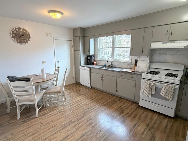 Building Photo - 27 Conwell Ave