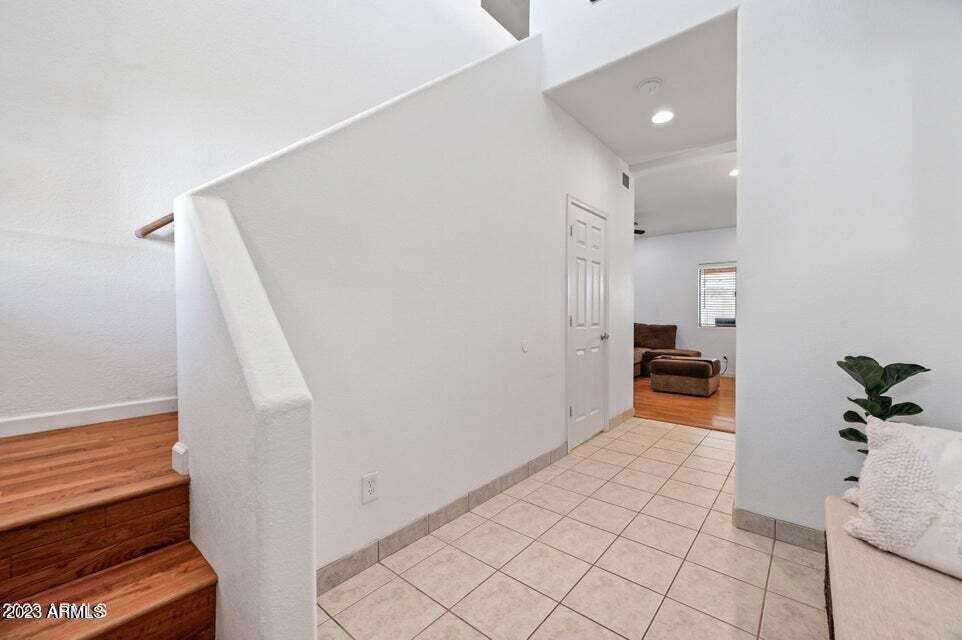Primary Photo - 524 E Eva St