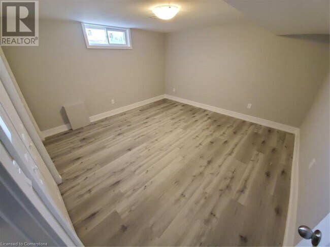 Building Photo - 19 Meadowlark Dr