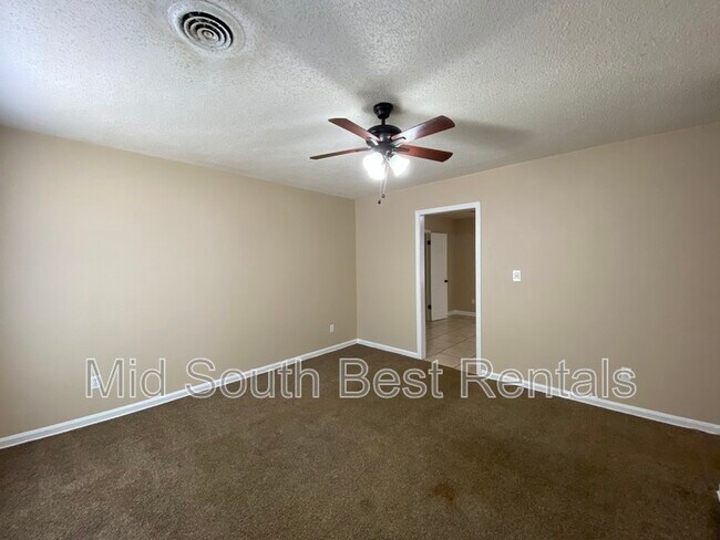 Building Photo - 741 Northaven Dr