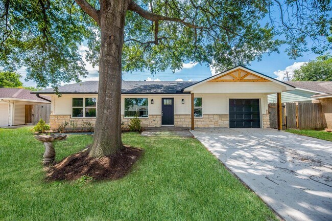 Building Photo - 5221 Libbey Dr