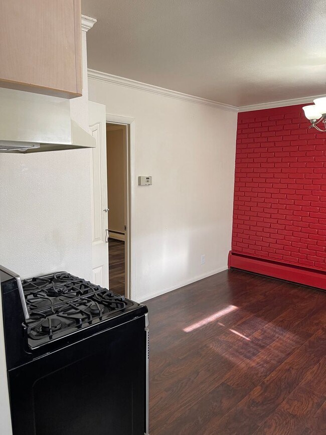 Foto del edificio - 4 bedroom, 2 bath home
