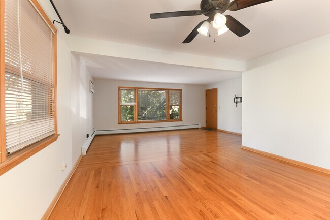 Building Photo - 8629 W Summerdale Ave