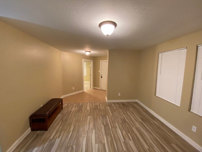 Building Photo - 513 Paddle Dr