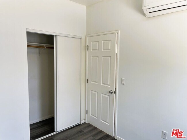 Foto del edificio - 1106 W 91st St