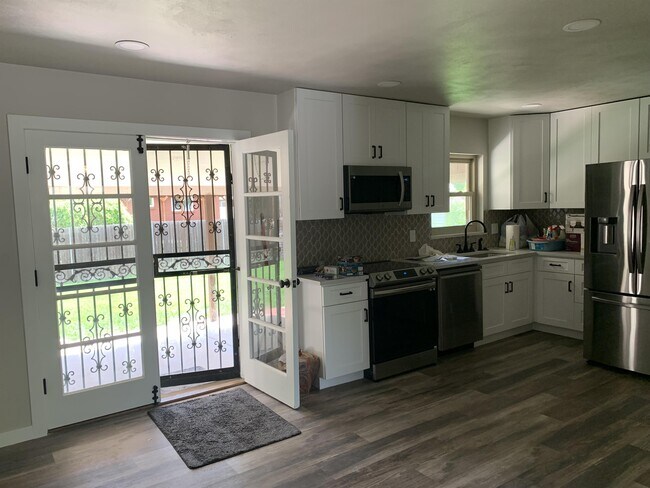 Photo - 6648 Lewis St House