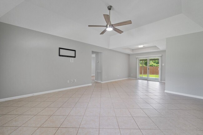 Foto del edificio - 460 W Houston St