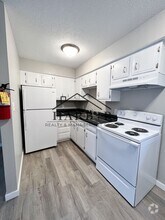 Building Photo - 727 6th St