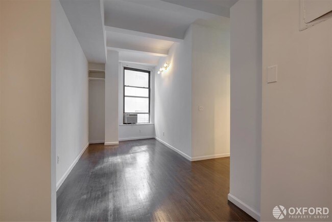 Building Photo - 220 Park Avenue South