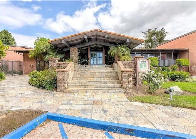 Foto del edificio - 23306 Marigold Ave