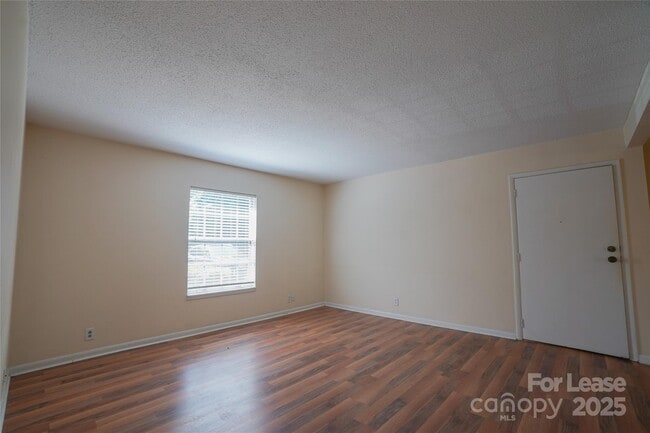 Foto del edificio - 2606 Park Rd