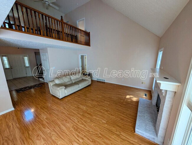 Foto del edificio - Avon Home with Vaulted Ceilings, Gas Firep...