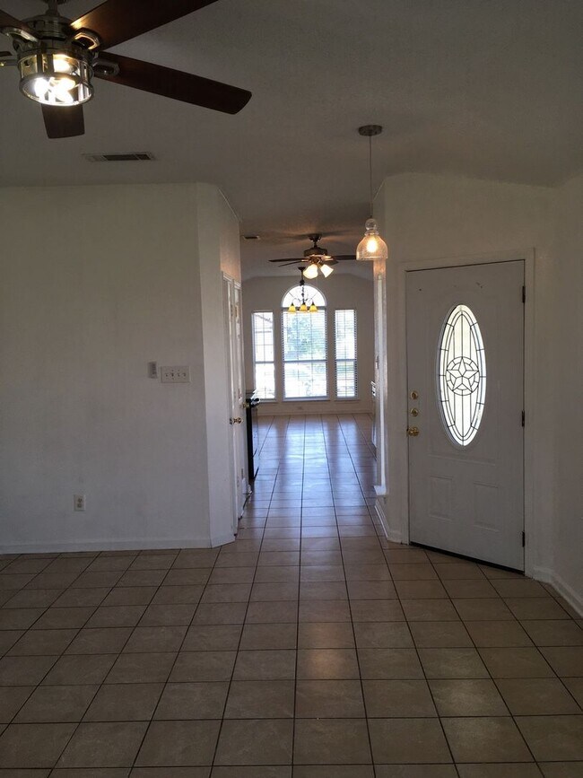 Foto del edificio - PRICE REDUCTION - AVAILABLE NOW!