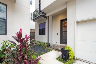 Building Photo - 5644 Darling St