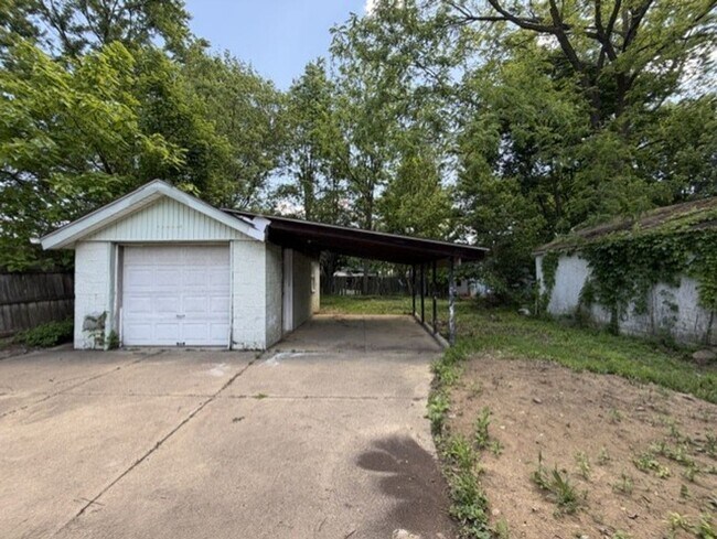 Foto del edificio - Pet-Friendly 3-Bedroom Home Near Downtown Akron Conveniences