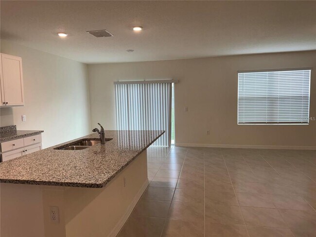 Building Photo - 2572 Tulip Dr