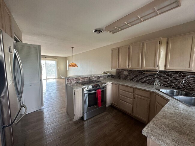 Foto del edificio - 2 Bed 2 Bath Waterfront Condo in Sandy Point